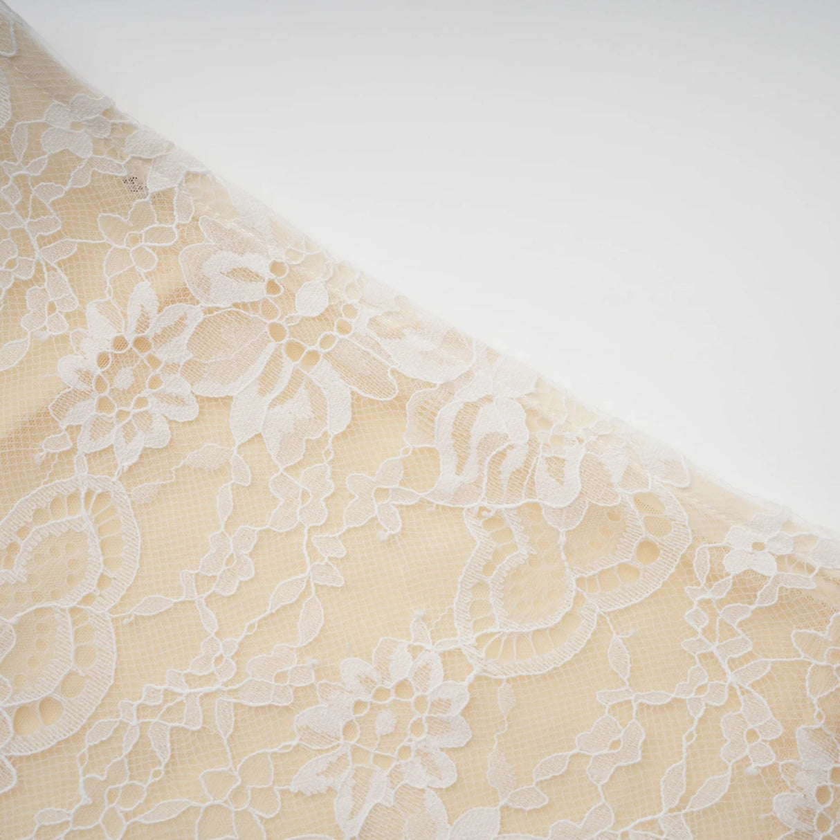 Adèle White Puff Floral Blouse Mermaid Skirt Set