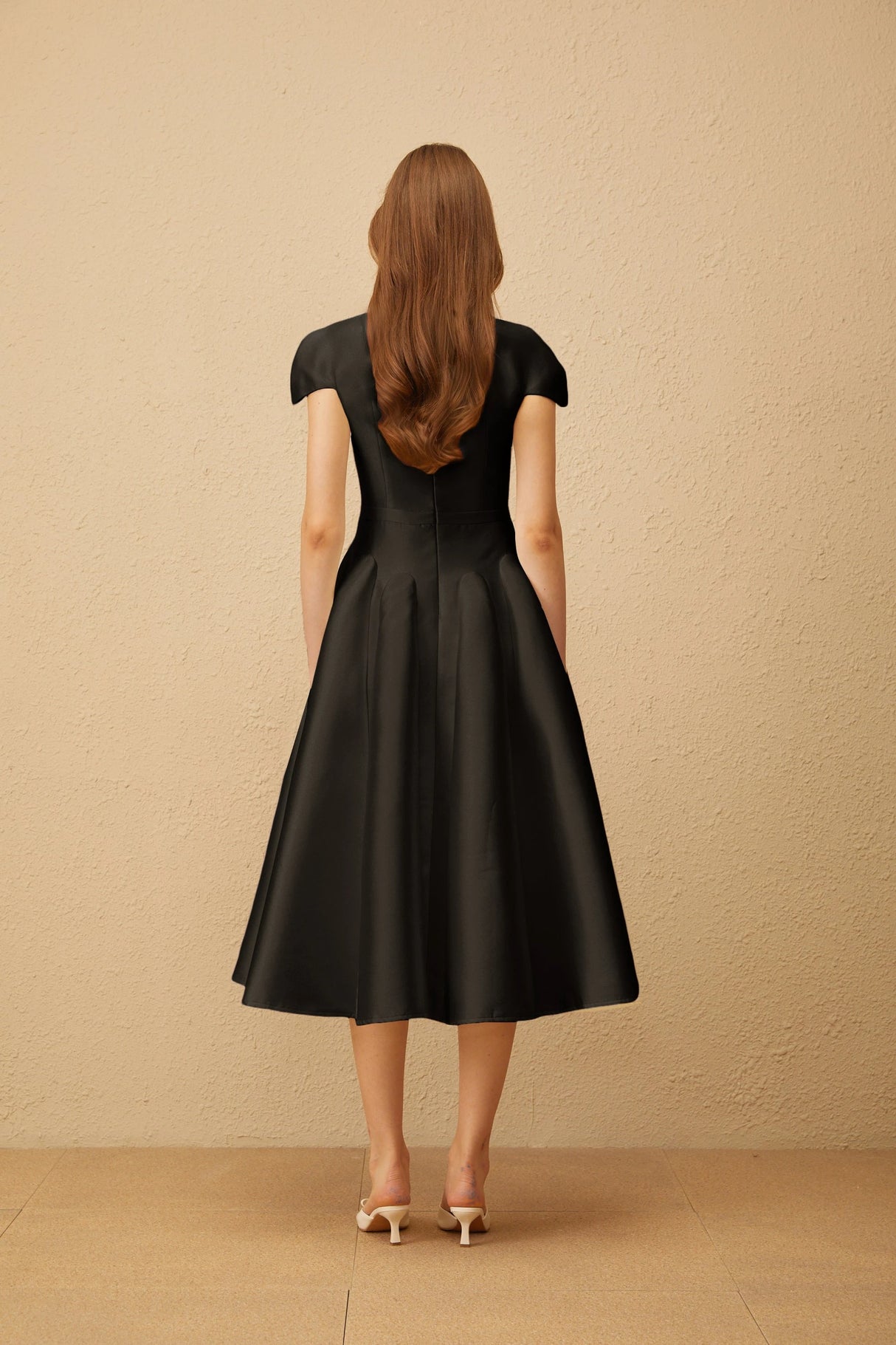 Aventin Black Godet Design Midi Dress