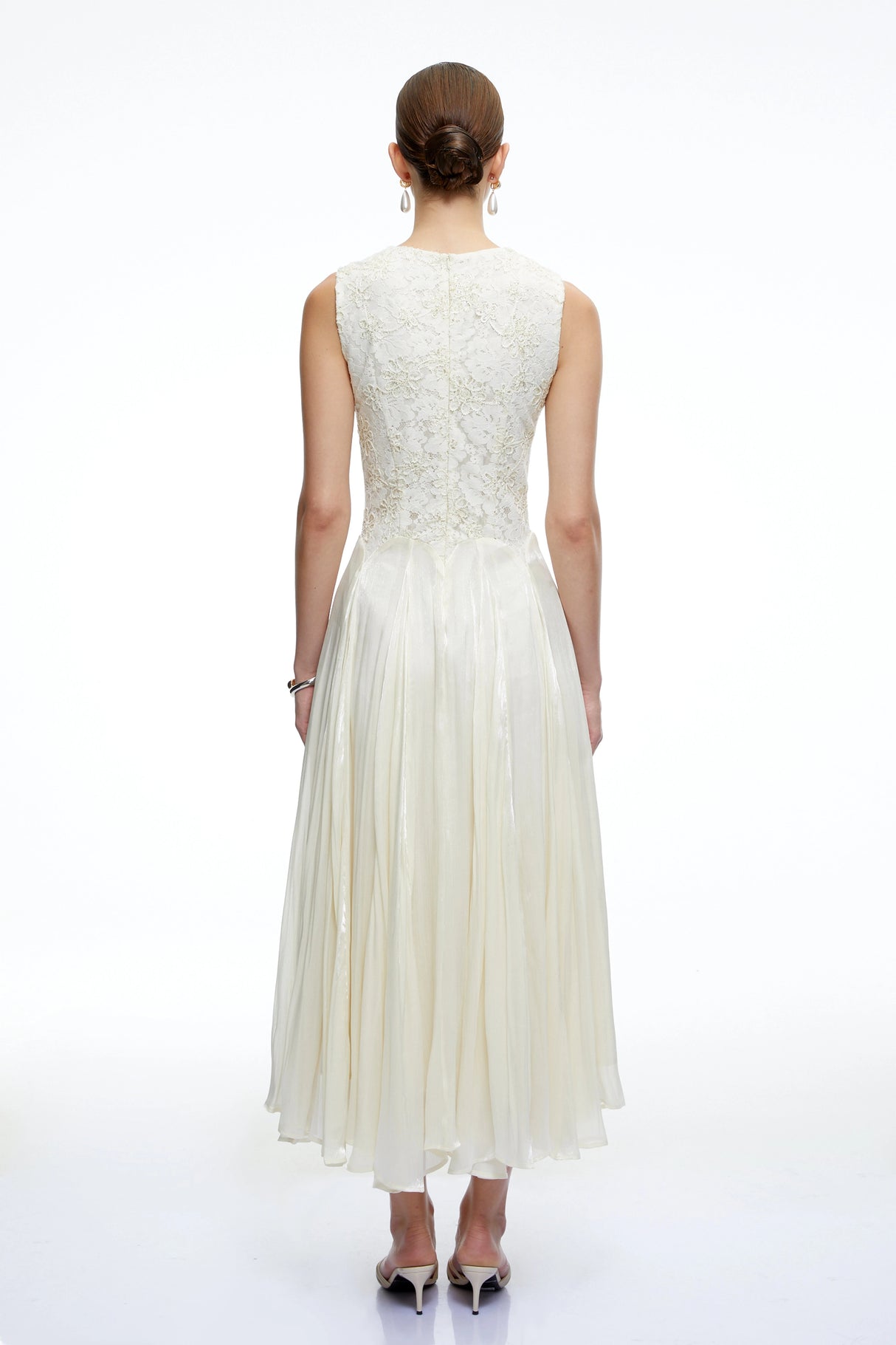Elara White Sleeveless Round Neck Lace Midi Dress