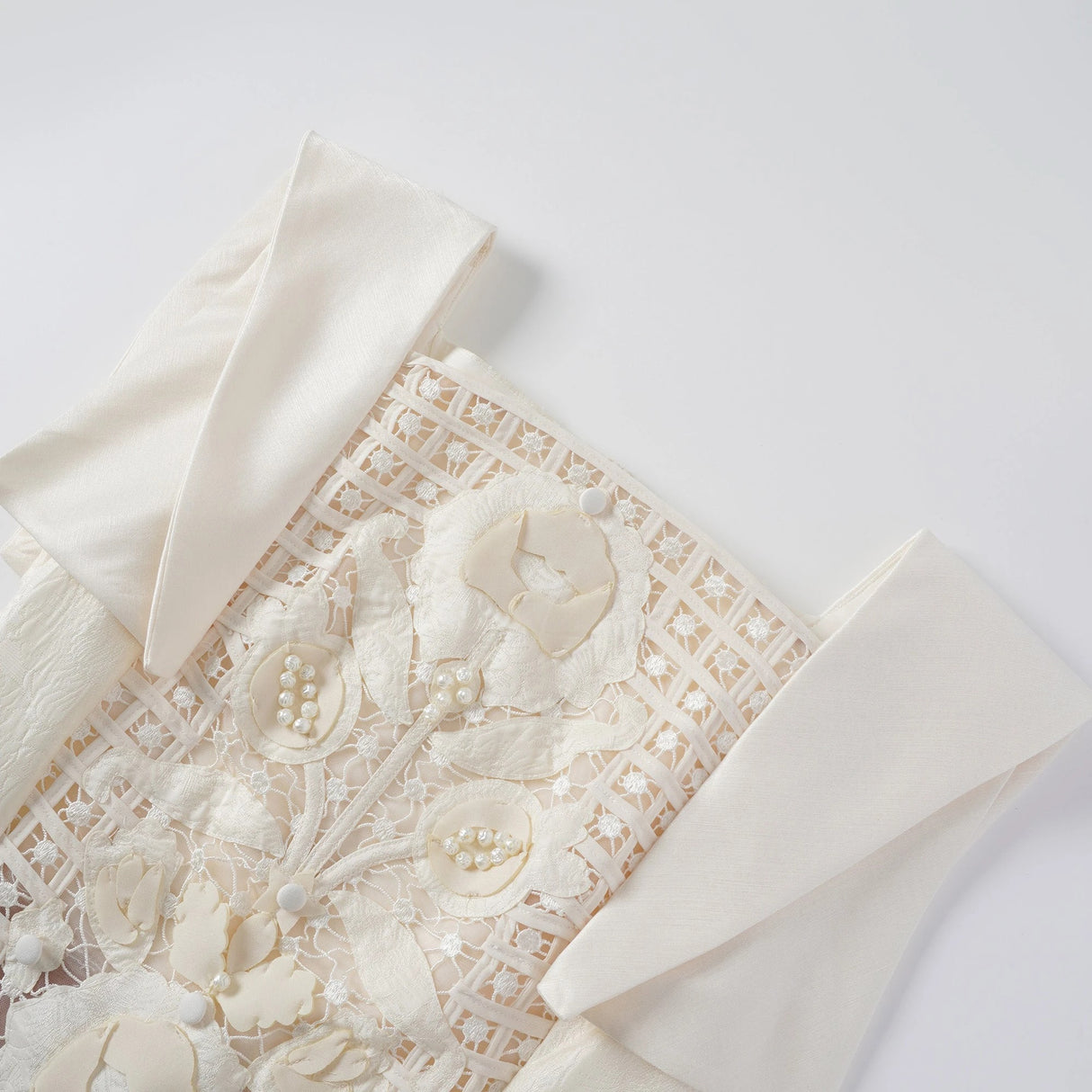 Léa White Floral Appliqué Crochet Mini Dress