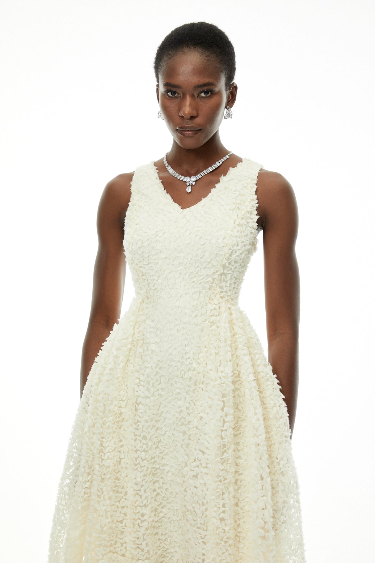 Luciana White Sleeveless Midi Dress with Fitted Bodice