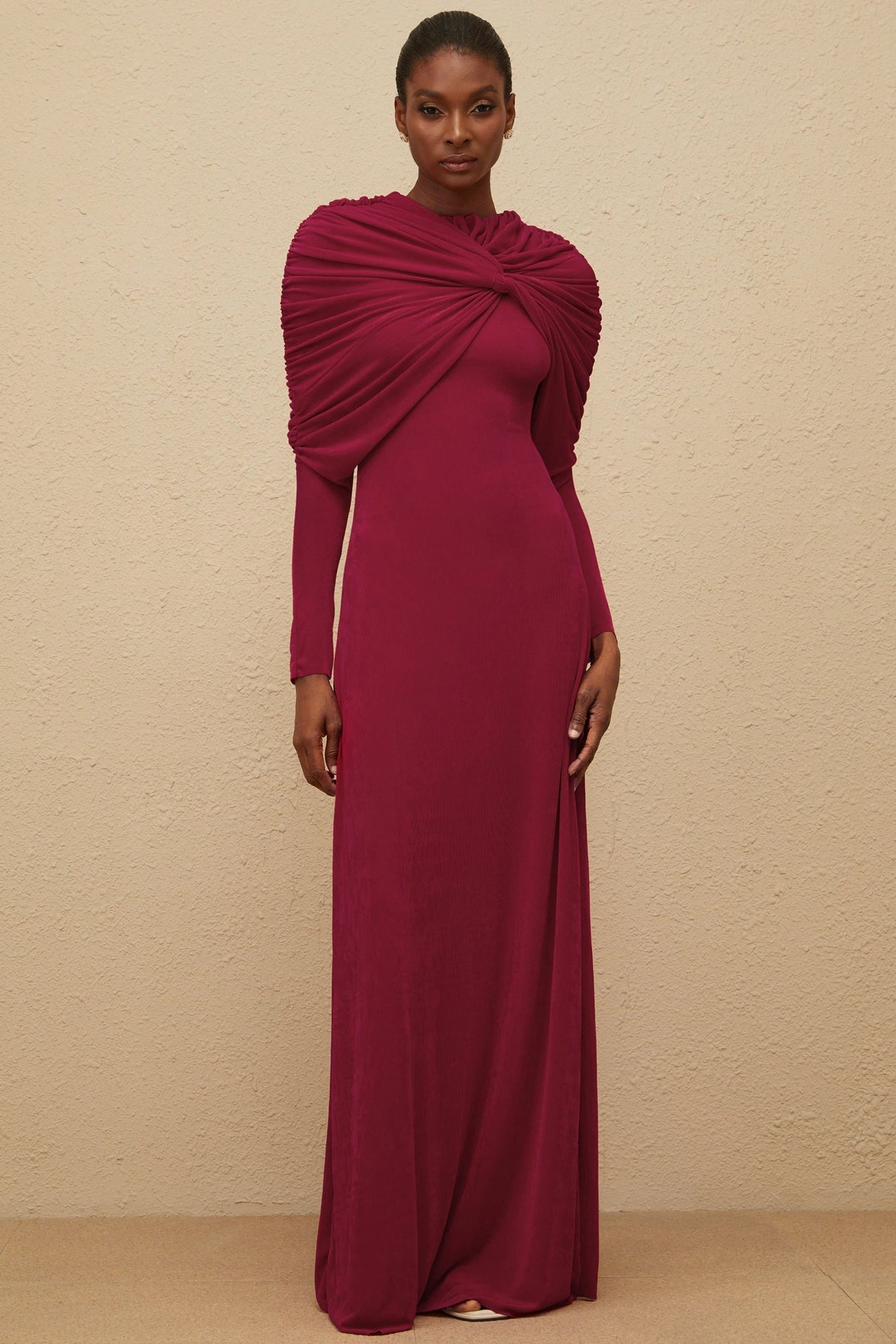 Moderne Red CapeDesign Ruched Maxi Dress