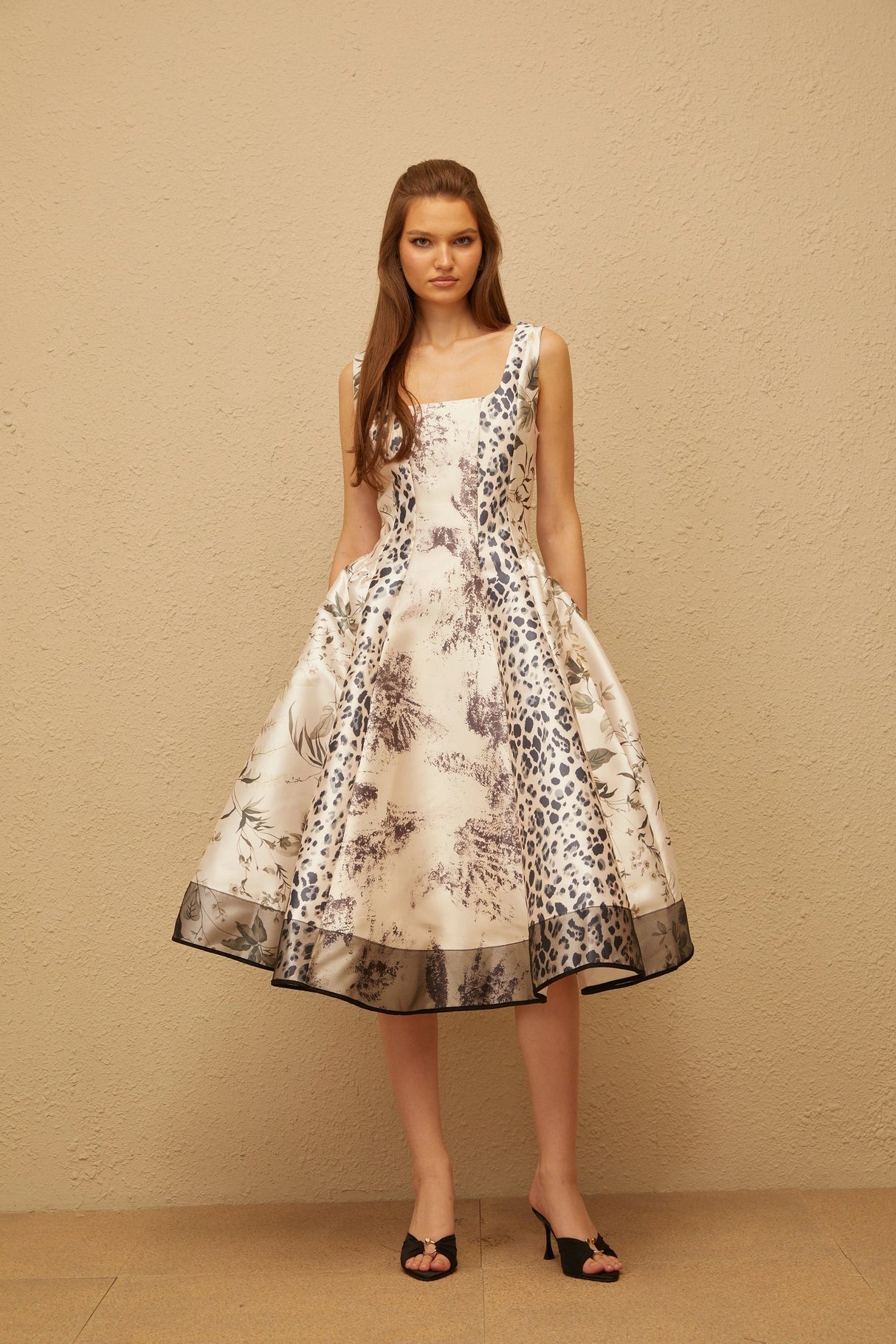 Pénélope Neutral Graphic Print Midi Dress