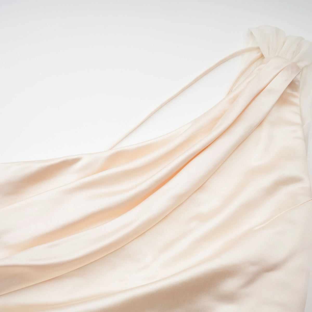 Thérèse neutral scarfdesign satin maxi dress