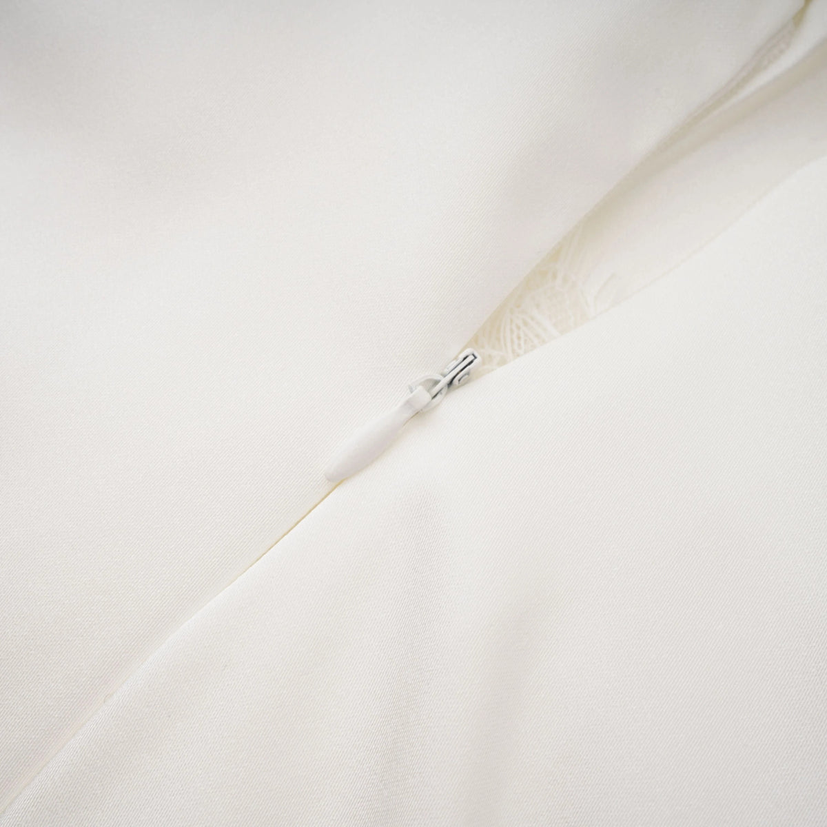 Víctor White OffShoulder Lace Panel Maxi Dress