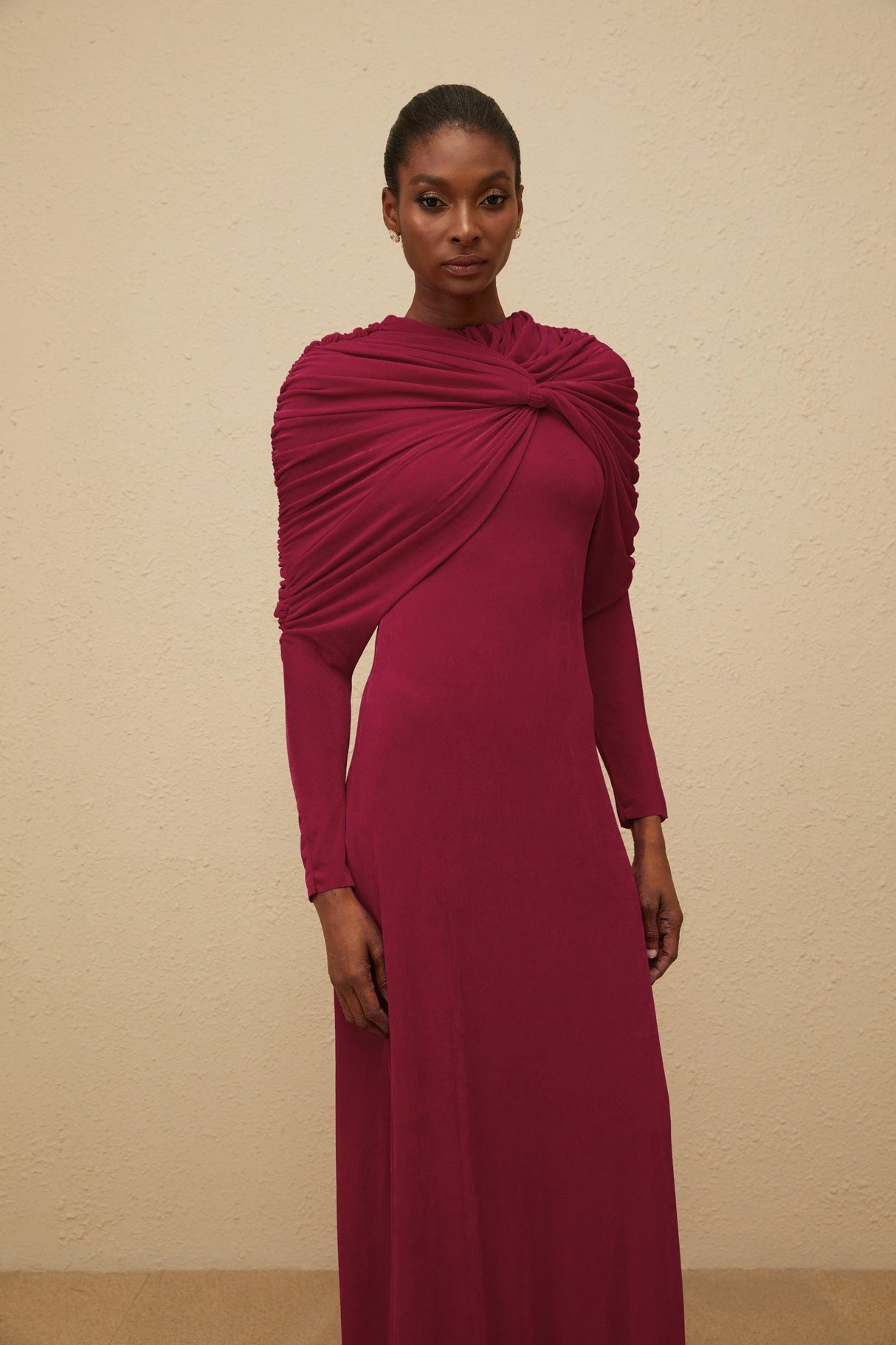 Moderne Red CapeDesign Ruched Maxi Dress