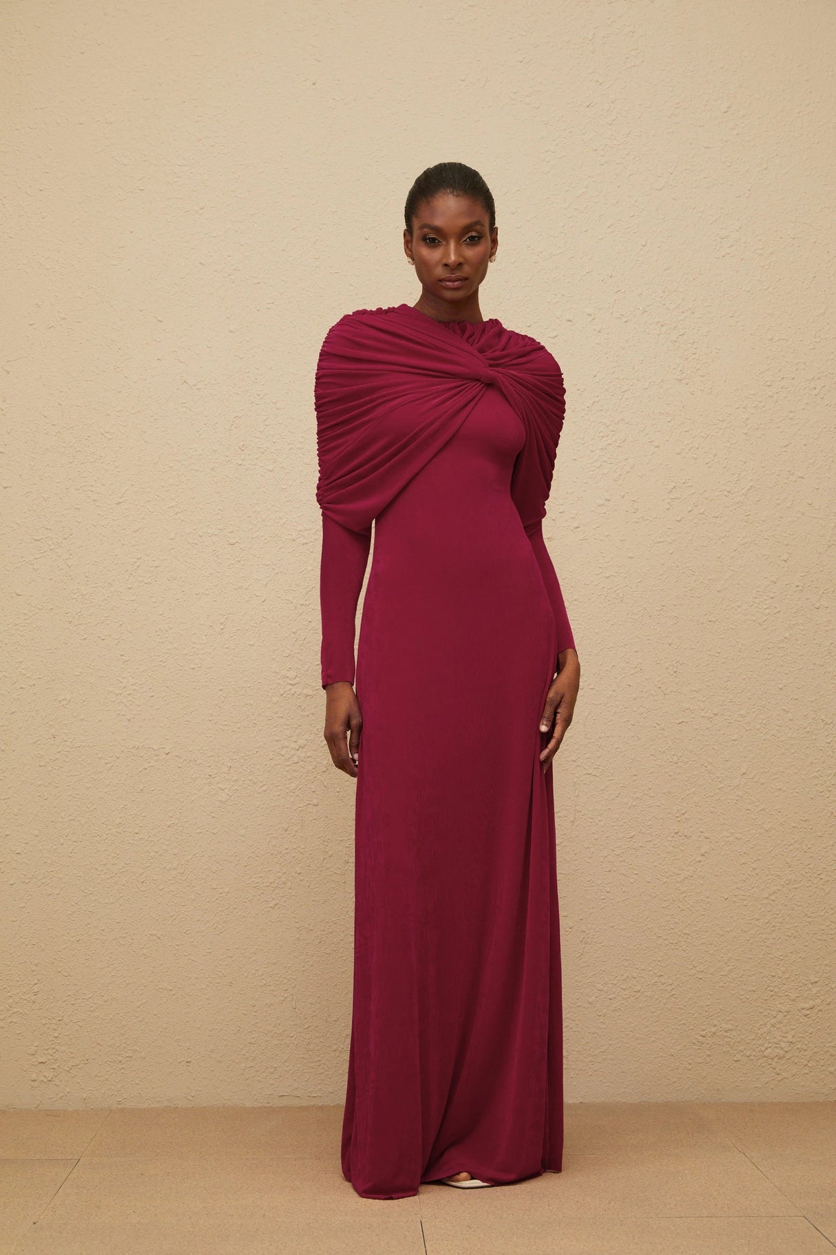 Moderne Red CapeDesign Ruched Maxi Dress