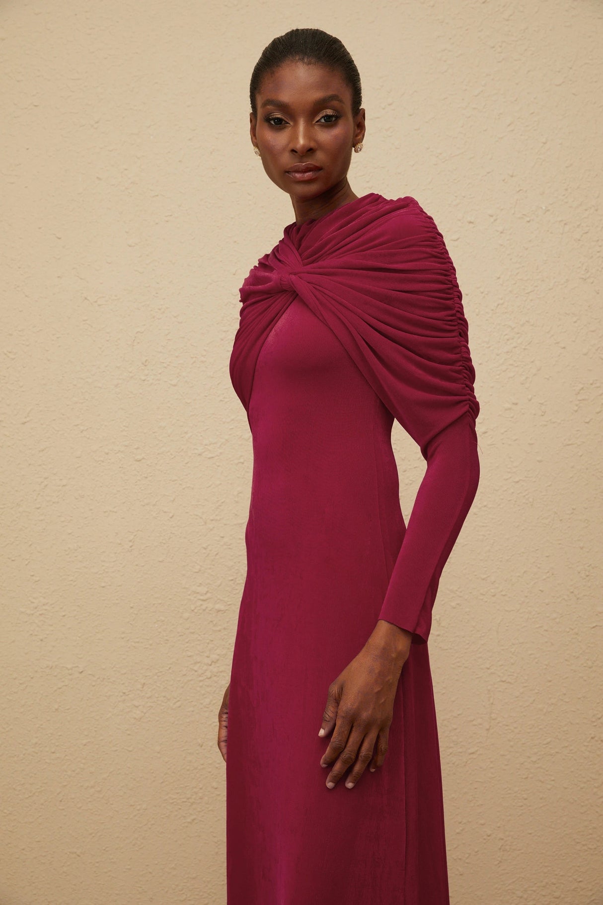 Moderne Red CapeDesign Ruched Maxi Dress