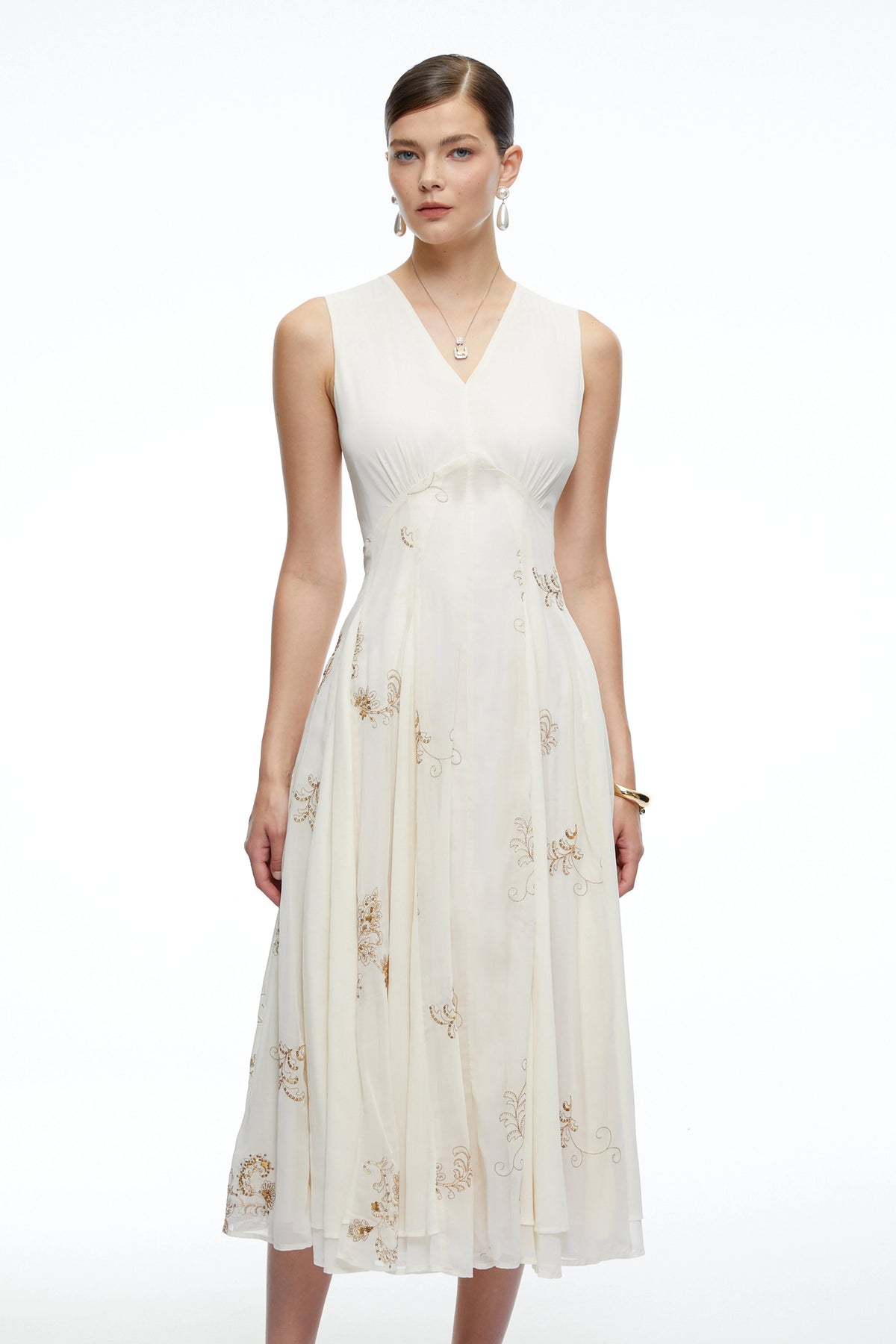 Sorrel White Floral Embroidered Midi Dress