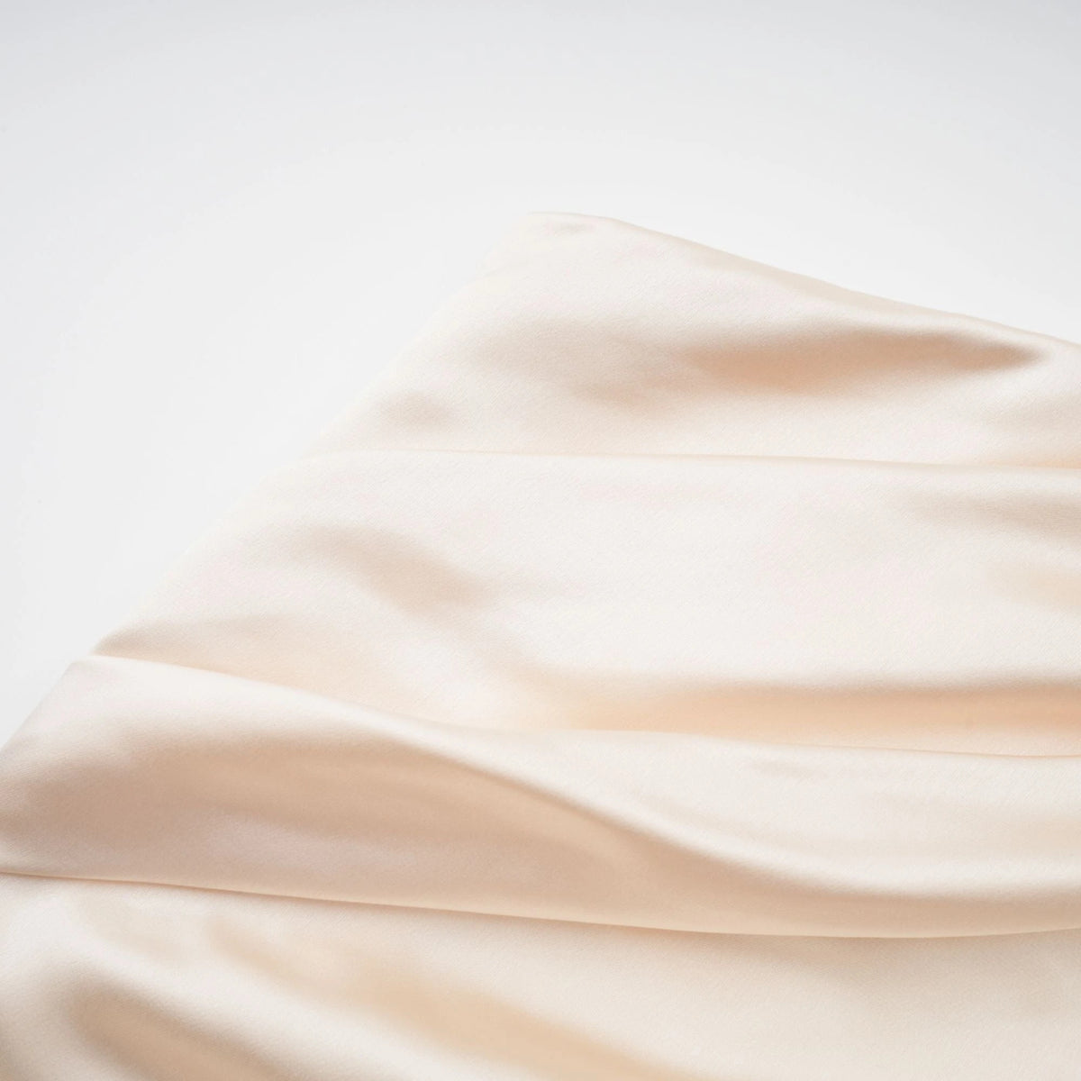 Thérèse neutral scarfdesign satin maxi dress