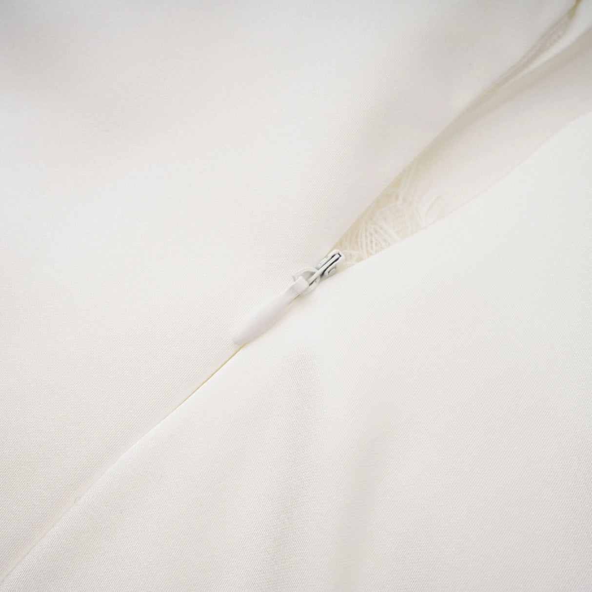 Víctor White OffShoulder Lace Panel Maxi Dress
